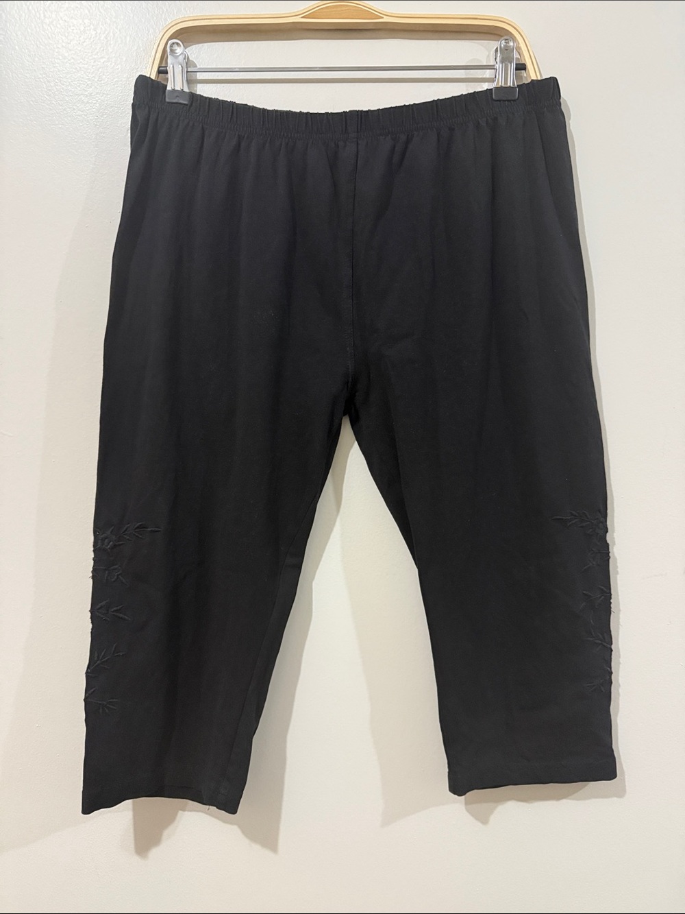 April Cornell Black Cropped Leggings Size Xl Black Embroidered